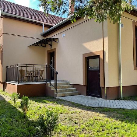 Апартаменти Kovacs Apartmanhaz Кішкунгалаш Номер фото