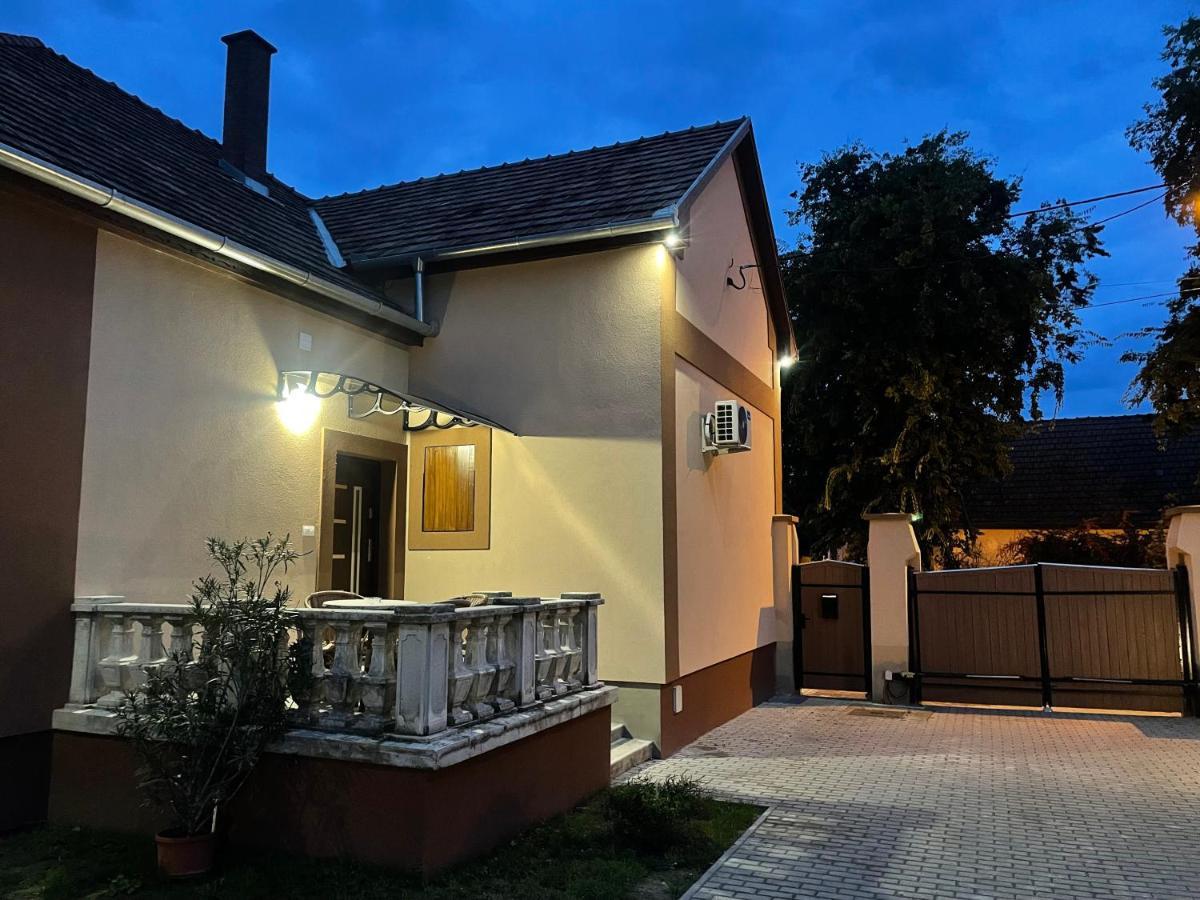 Kovacs Apartmanhaz Кішкунгалаш Екстер'єр фото