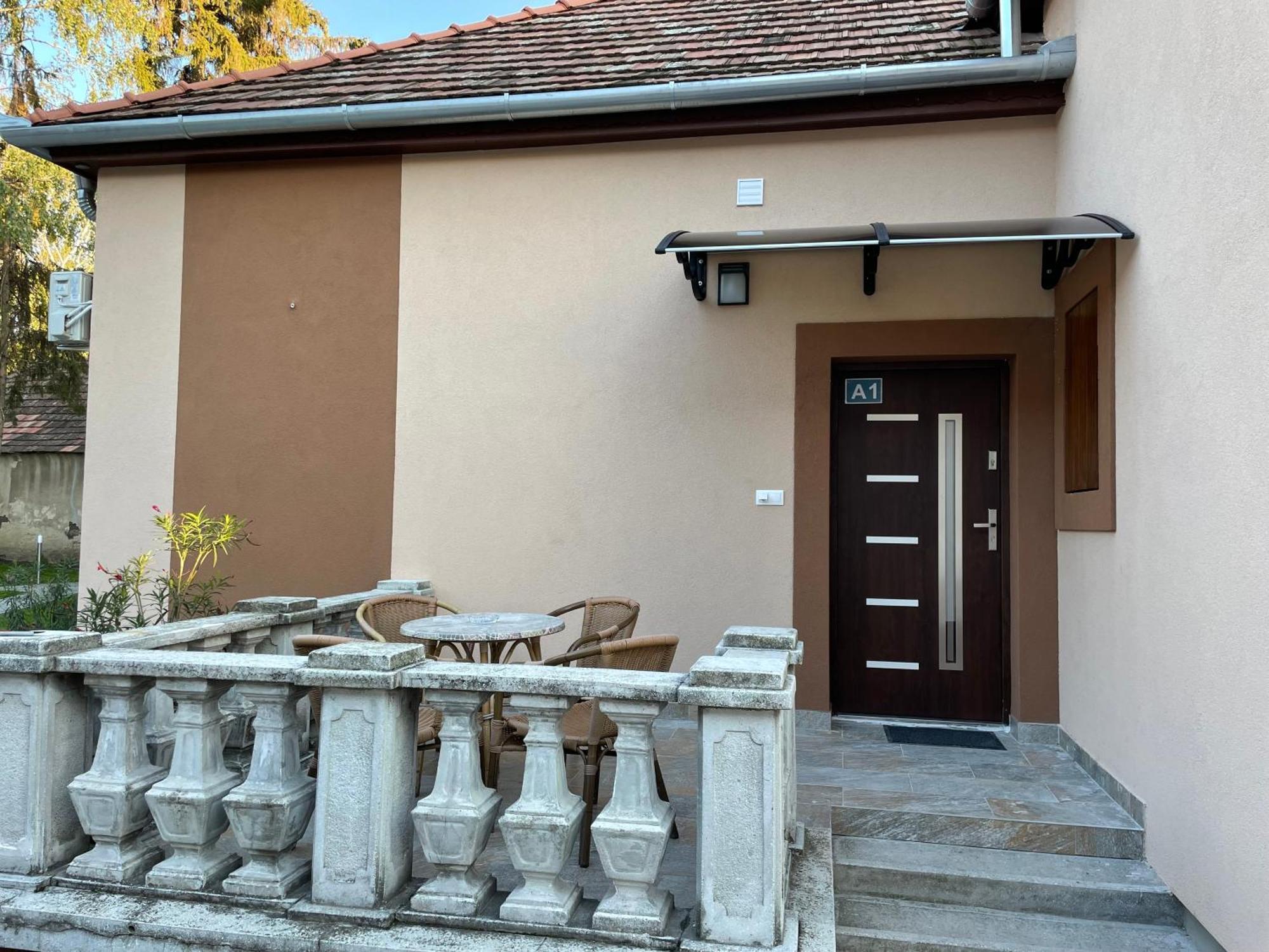 Kovacs Apartmanhaz Кішкунгалаш Номер фото